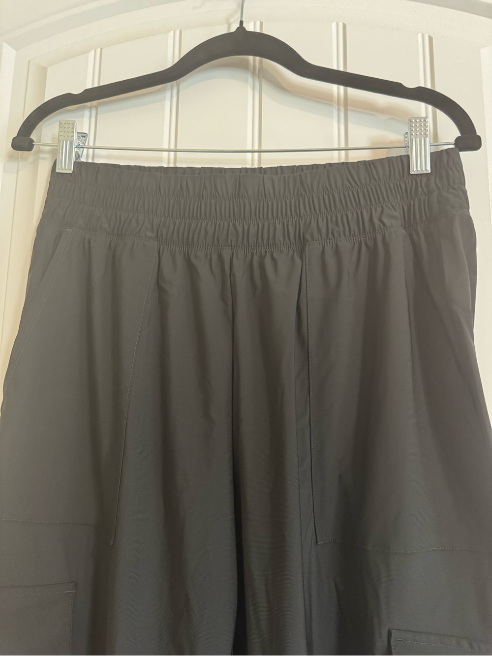Old Navy Tech Cargo Pants with Elastic Waist - Picture 4 of 8